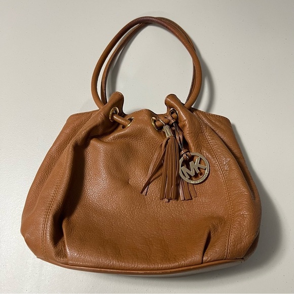 MICHAEL KORS Soft Pebbled Leather Ring Handle Bag - Picture 2 of 15